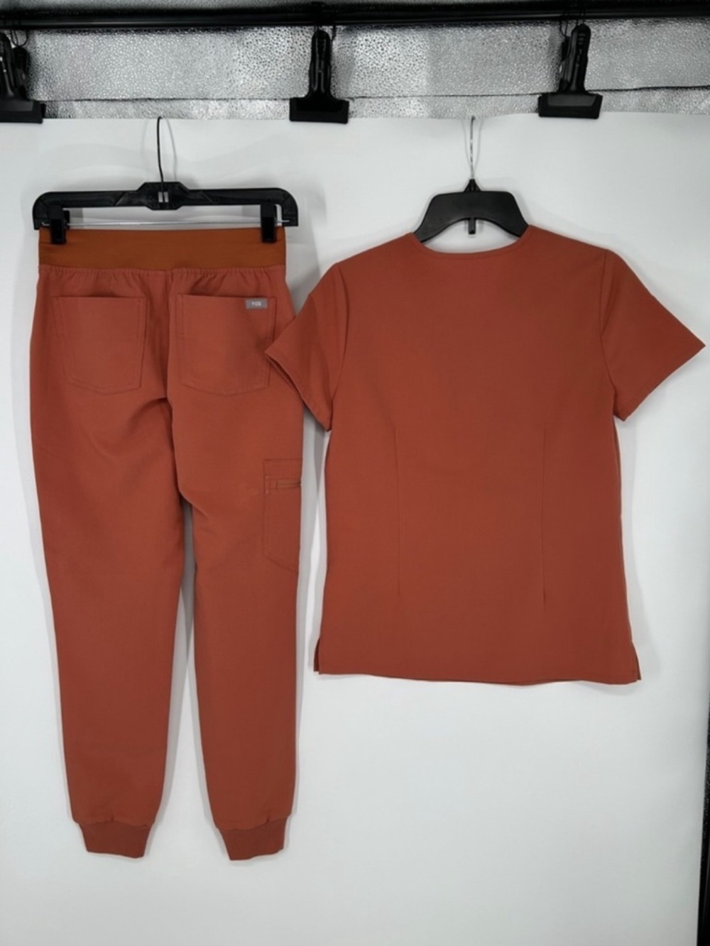 FIGS Scrub Set Pocket Catarina Top Womens XXS Terracotta Dew Zamora Jogger Pants - Picture 2 of 4